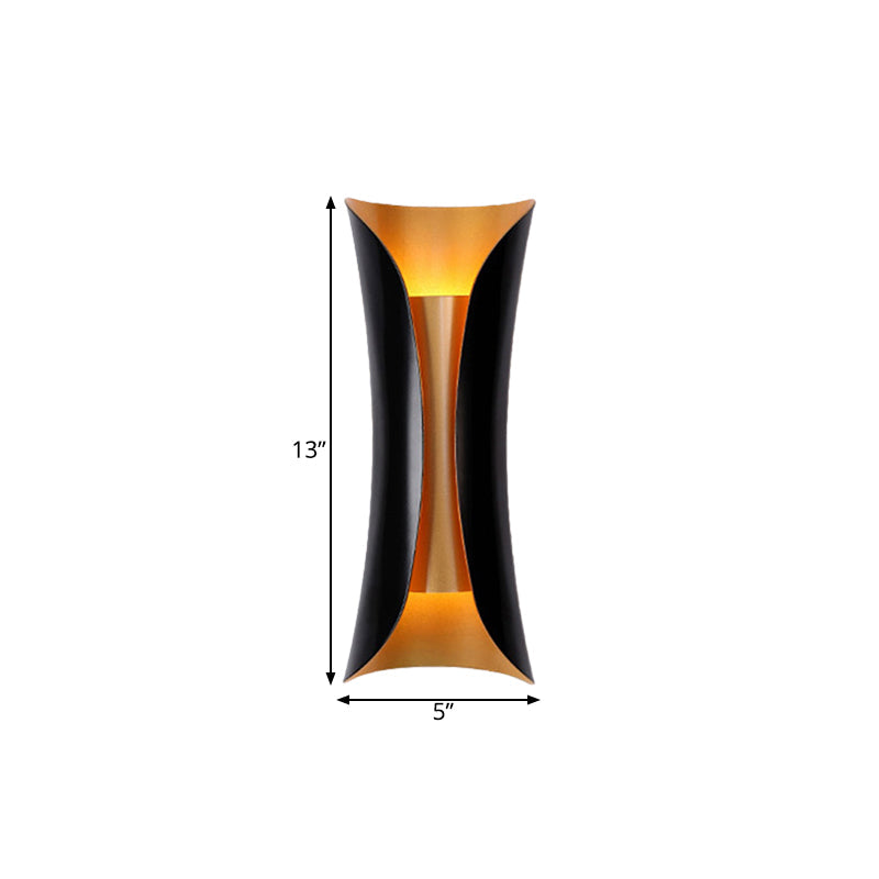 Anaïs Moderne Metall-Wandleuchte mit geschwungenem Design