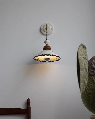 Élise Vintage Keramik-Wandleuchte mit gewelltem Schirm