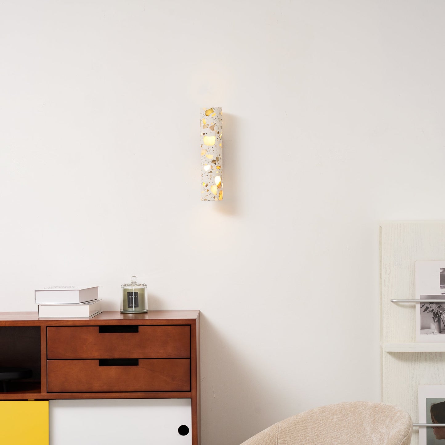 Sophie Clasten Wandleuchte Holz und Terrazzo LED-Beleuchtung