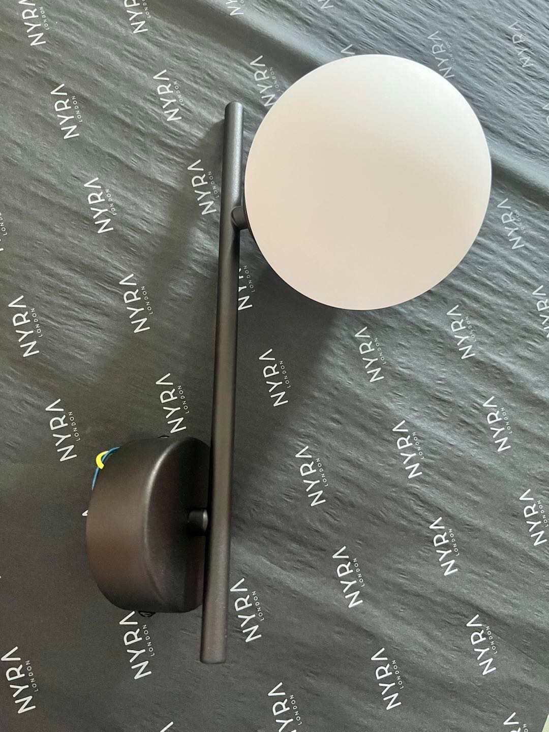 Amélie nordische Wandleuchte mit mattiertem Glasdesign