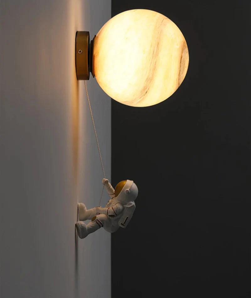 Amélie Man in the Moon Wandleuchte Glas Harz Gold Akzentlicht
