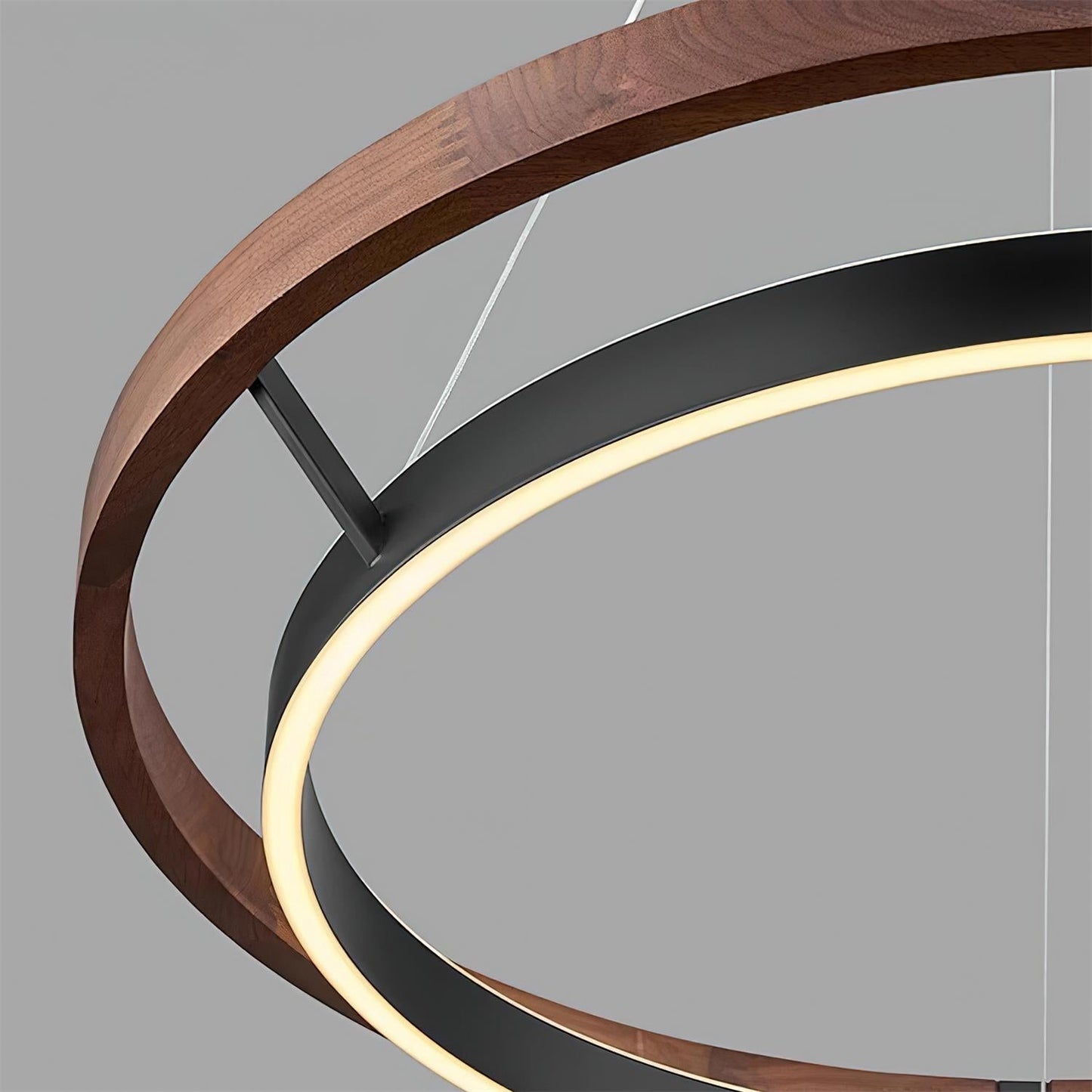 Chloé Ring-Kronleuchter, zwei Holzringe mit integriertem LED-Licht