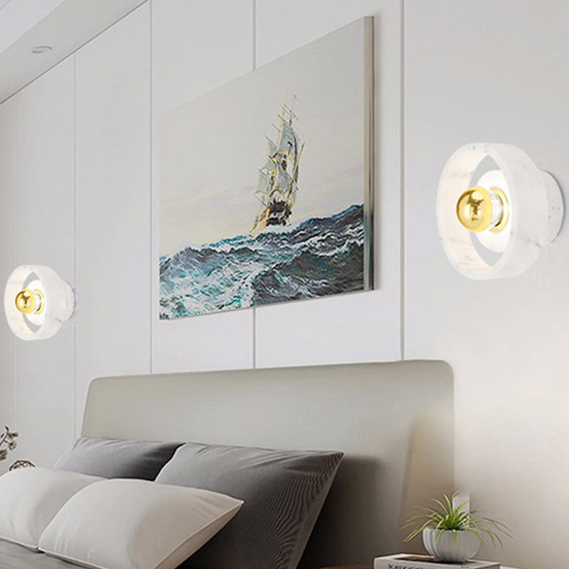 Anaïs Wandleuchte „Circle“ aus weißem Marmor und Gold