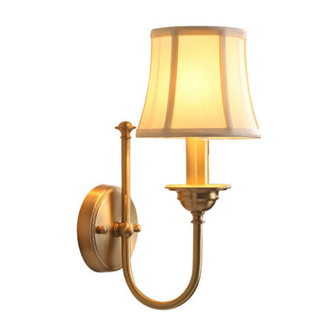 Chloé Wandleuchte aus Stoff mit goldenem U-Arm