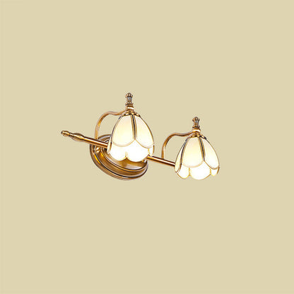 Juliette Vintage-Wandleuchte mit Wellenkante, Opalglas und Messing-Finish