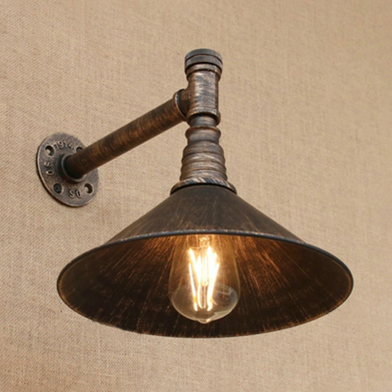 Juliette Wandleuchte mit konischem Schirm, aus Antikmessing, mit Schwanenhalsrohr