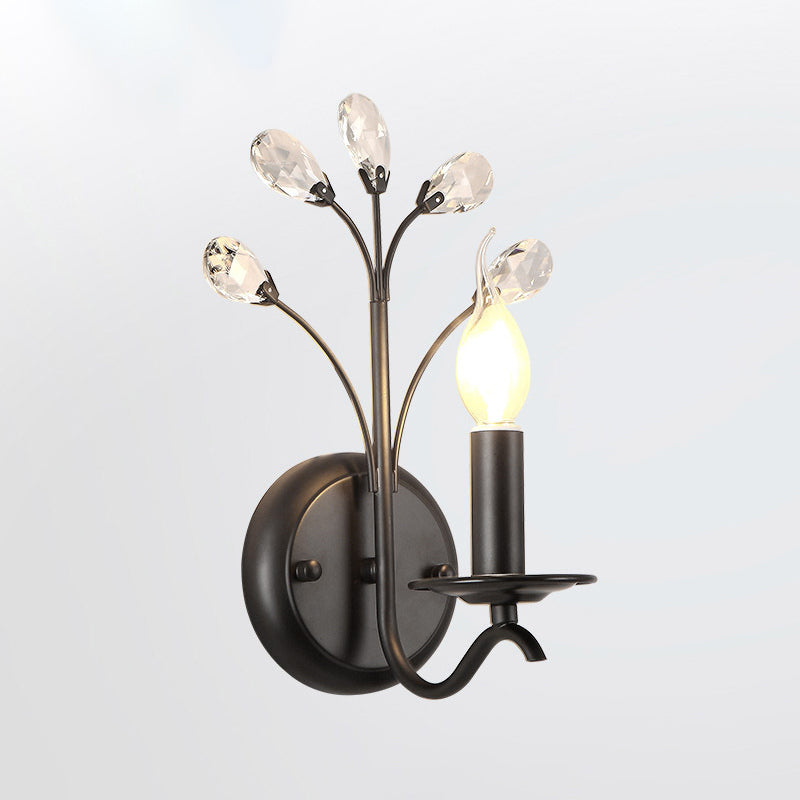 Wandkerzenhalter mit einer Glühbirne, Wandleuchte aus schwarzem Metall im Landhausstil mit Kristallzweig