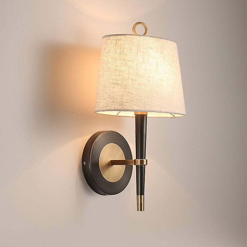 Joséphine Minimalistische Wandleuchte aus Stoff Schwarz-Messing