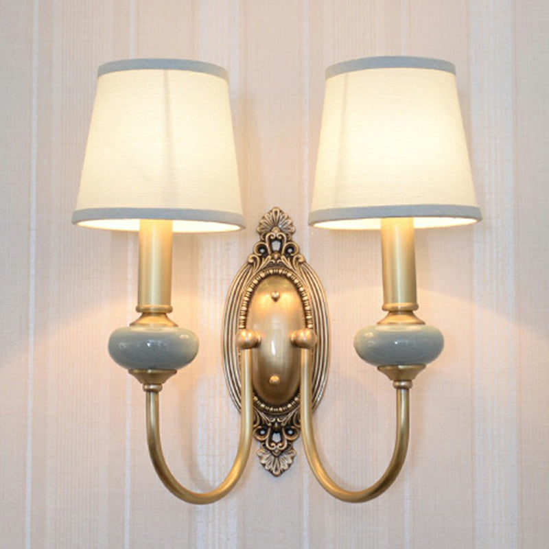 Wandleuchte Clémence Brass Swoop Arm