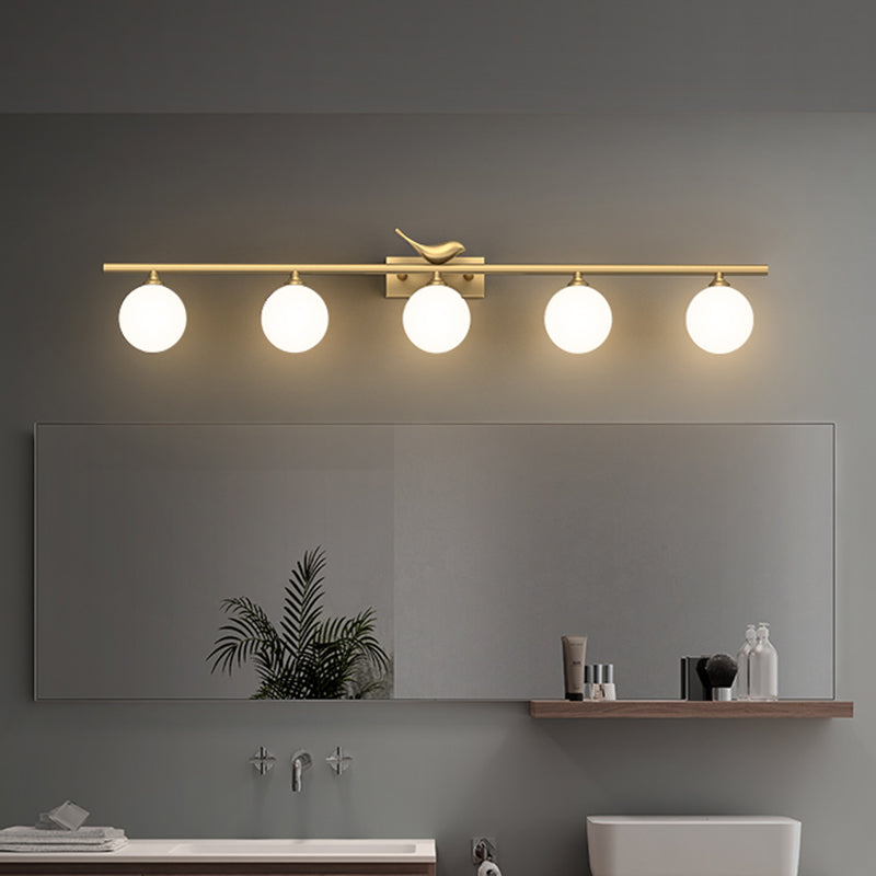 Clémence Ball Badezimmer-Wandleuchte mit Opalglas und Vogeldekor