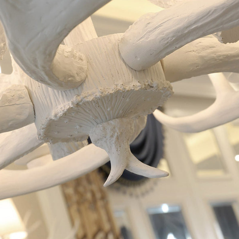 Isabelle White Deer Antler Rustikaler Kandelaber-Kronleuchter