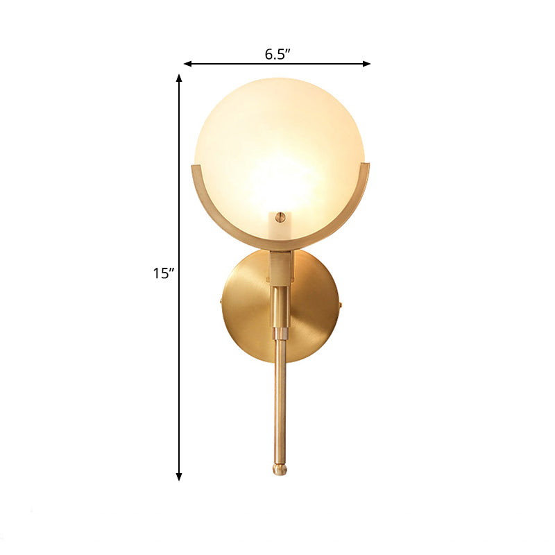 Lumina Milchglas Oval Kolonial Wandleuchte Einflammig Messing Finish