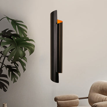 Isabelle Wandleuchte mit geschwungenem Arm in Schwarz, Weiß und Gold