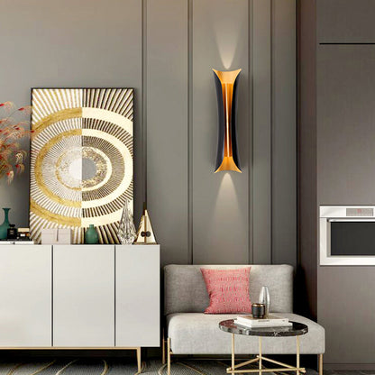 Anaïs Moderne Metall-Wandleuchte mit geschwungenem Design