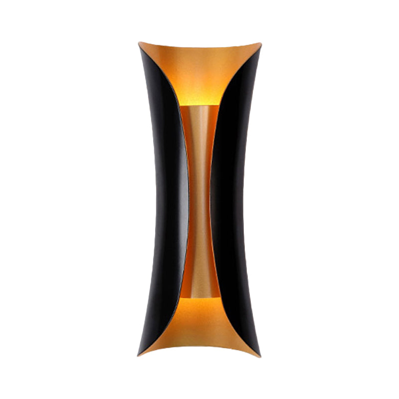 Anaïs Moderne Metall-Wandleuchte mit geschwungenem Design