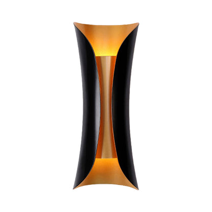 Anaïs Moderne Metall-Wandleuchte mit geschwungenem Design