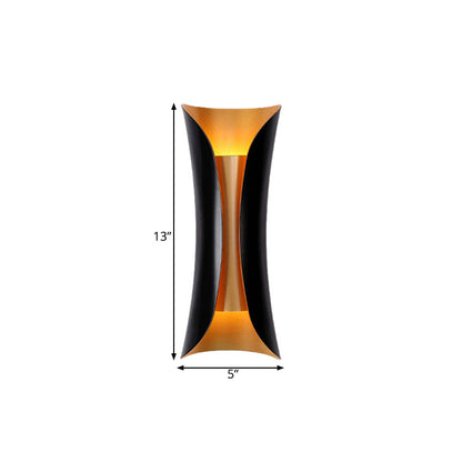 Anaïs Moderne Metall-Wandleuchte mit geschwungenem Design