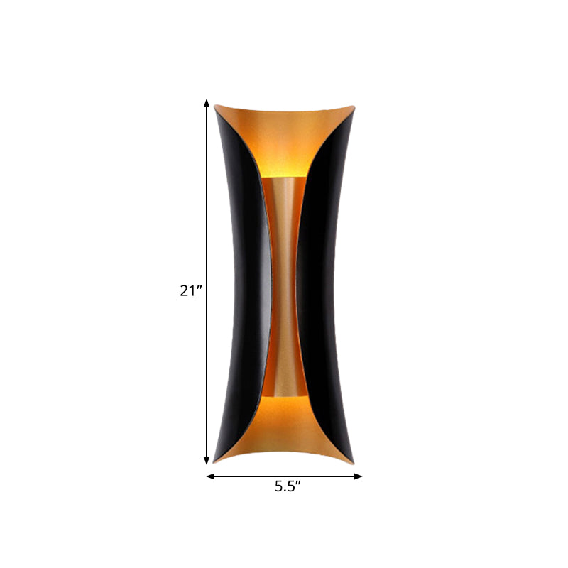 Anaïs Moderne Metall-Wandleuchte mit geschwungenem Design