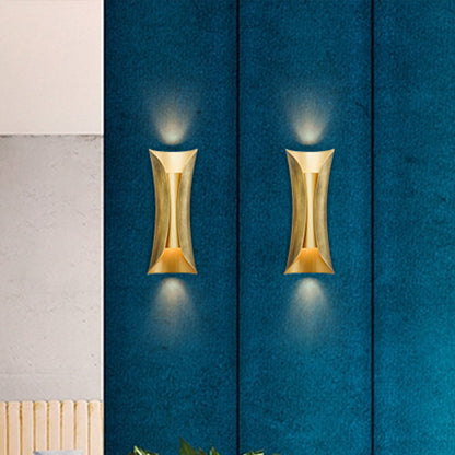 Léonie Goldene Wandlampe mit doppelten LED-Köpfen