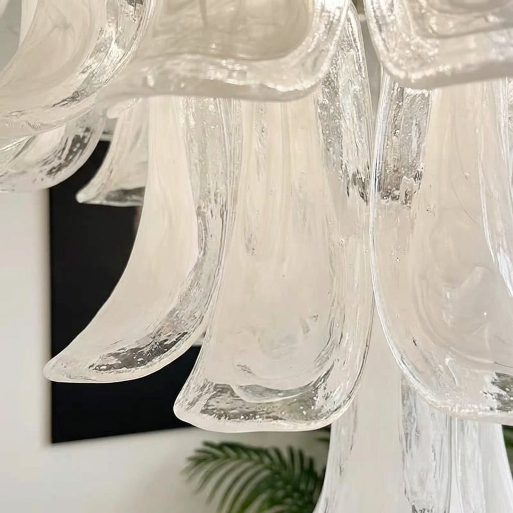 Camille Glas-Anhänger mit modellierten Blütenblättern
