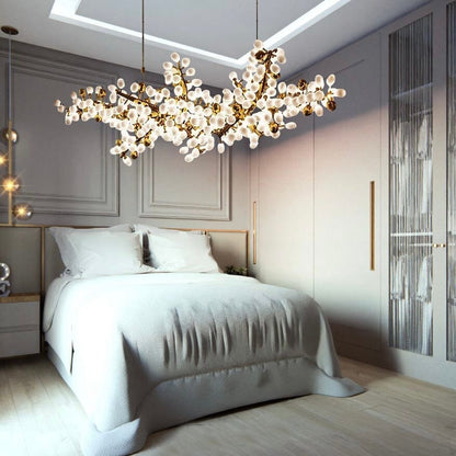 Chloé Kronleuchter mit goldenem Weinreben-Design