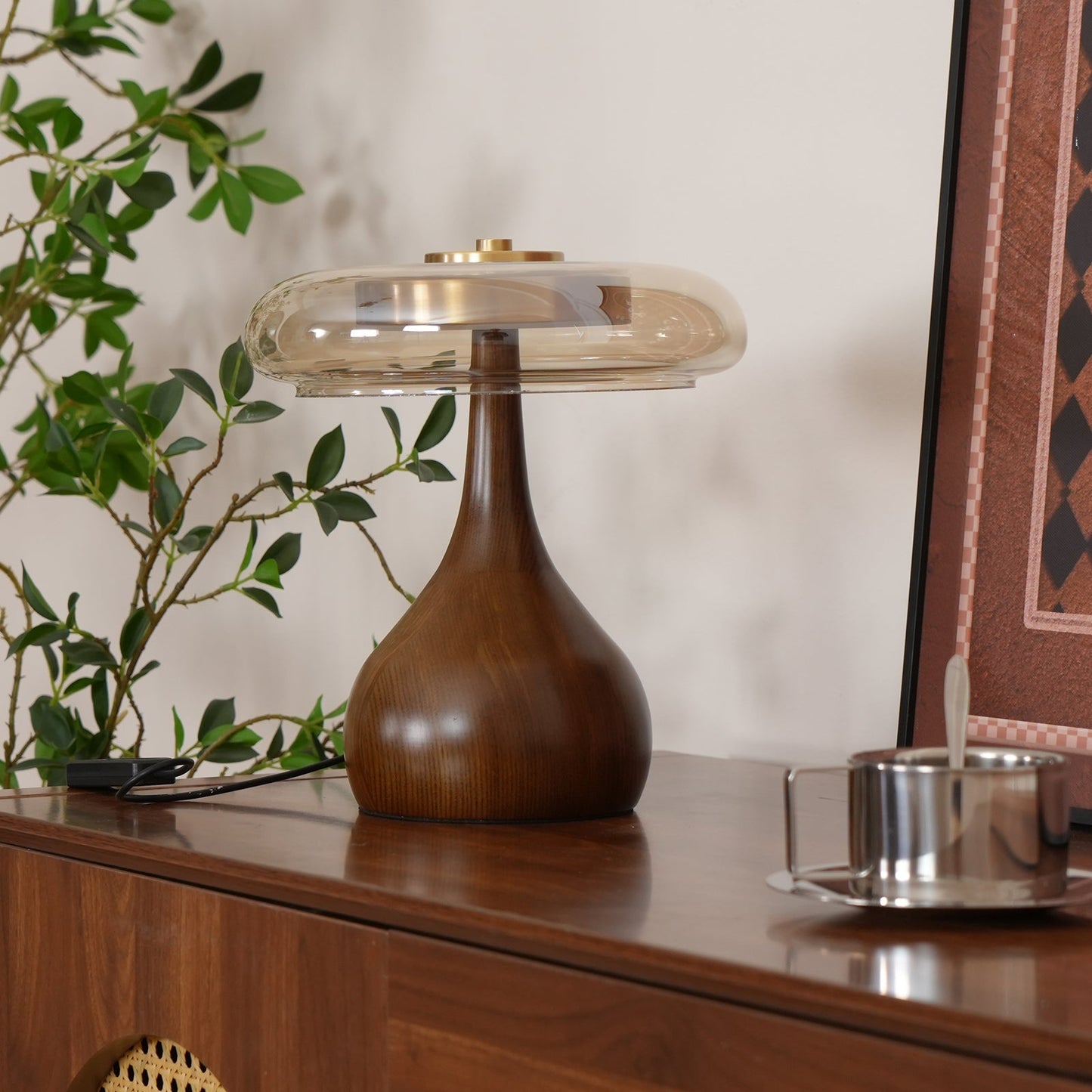 Élise Tischleuchte aus Glas mit Holzfuß und LED-Dimmer