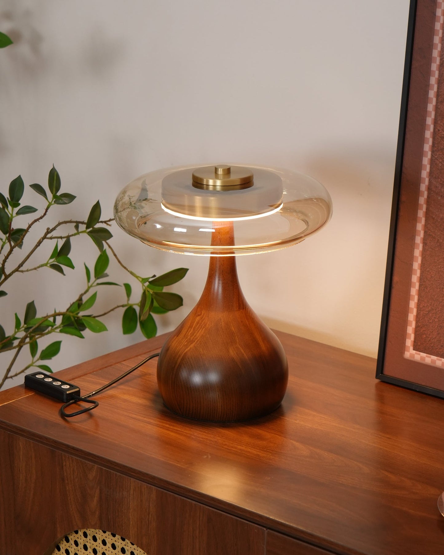 Élise Tischleuchte aus Glas mit Holzfuß und LED-Dimmer