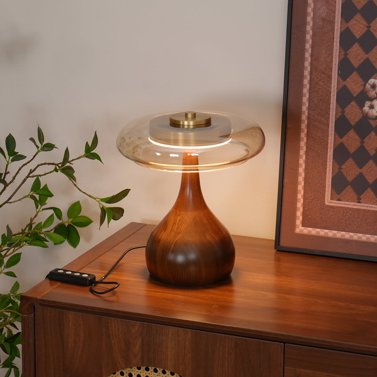 Élise Tischleuchte aus Glas mit Holzfuß und LED-Dimmer