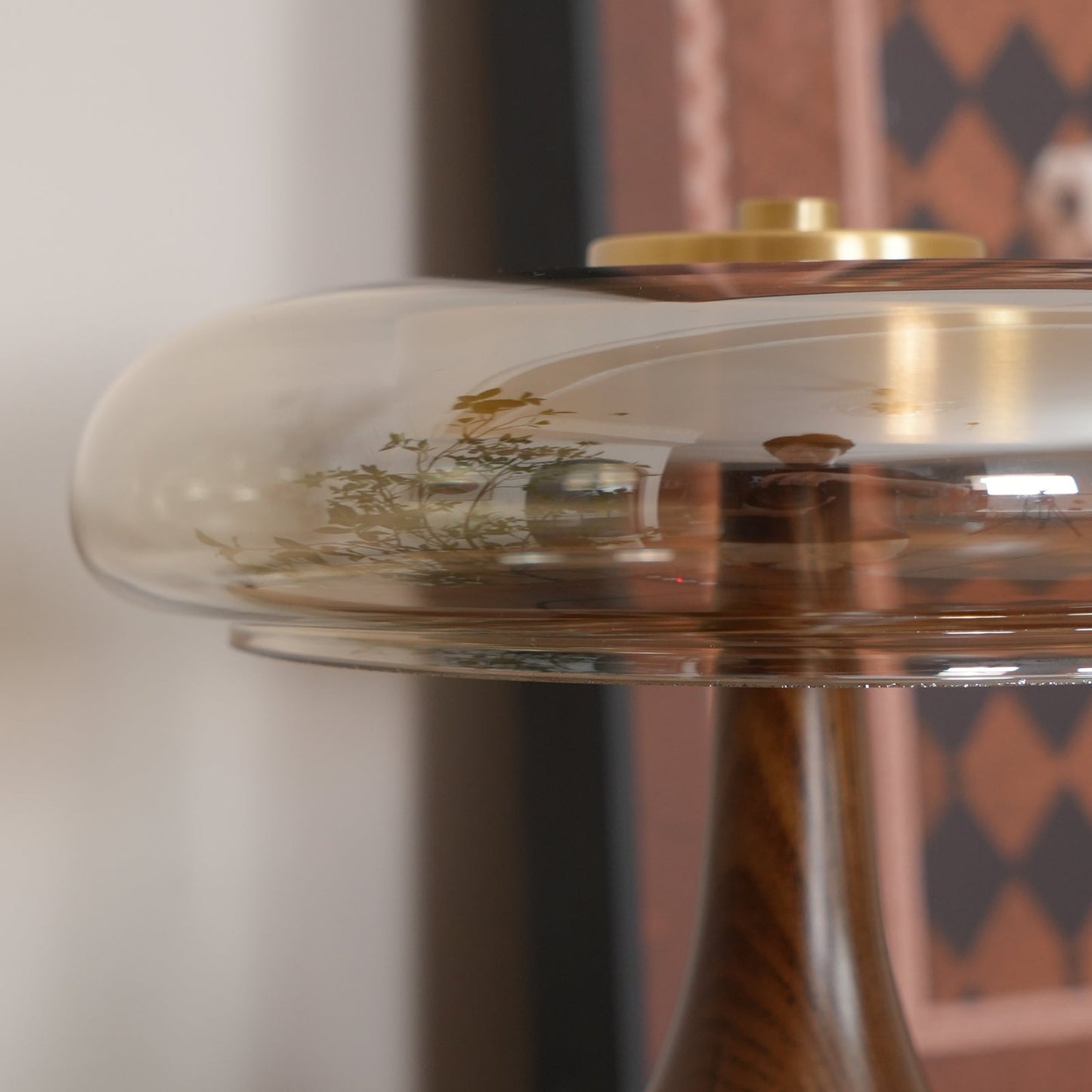Élise Tischleuchte aus Glas mit Holzfuß und LED-Dimmer