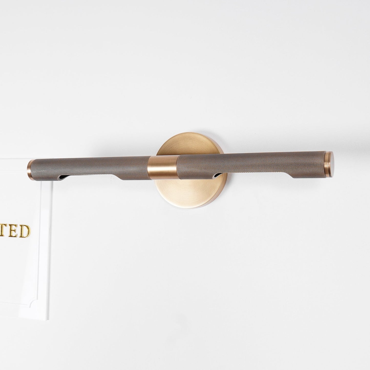 Émile Anvers Picture Wall Lamp with Brass Finish