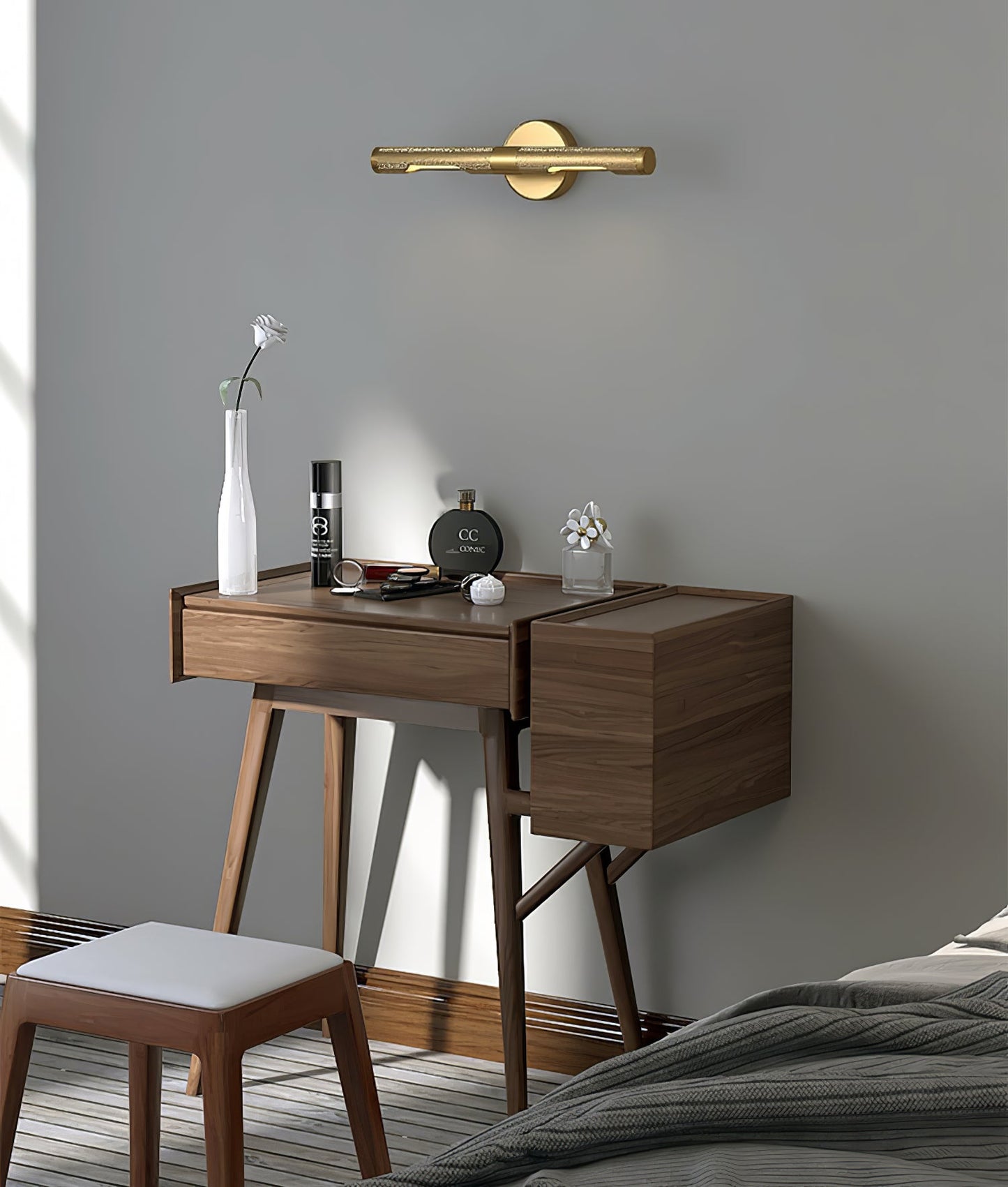 Émile Anvers Picture Wall Lamp with Brass Finish