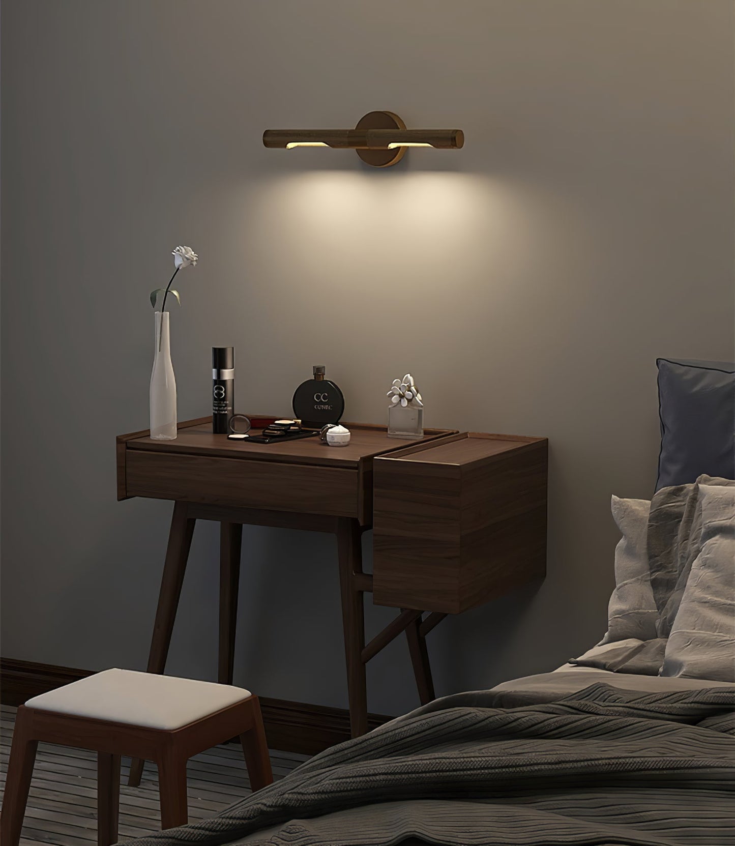 Émile Anvers Picture Wall Lamp with Brass Finish
