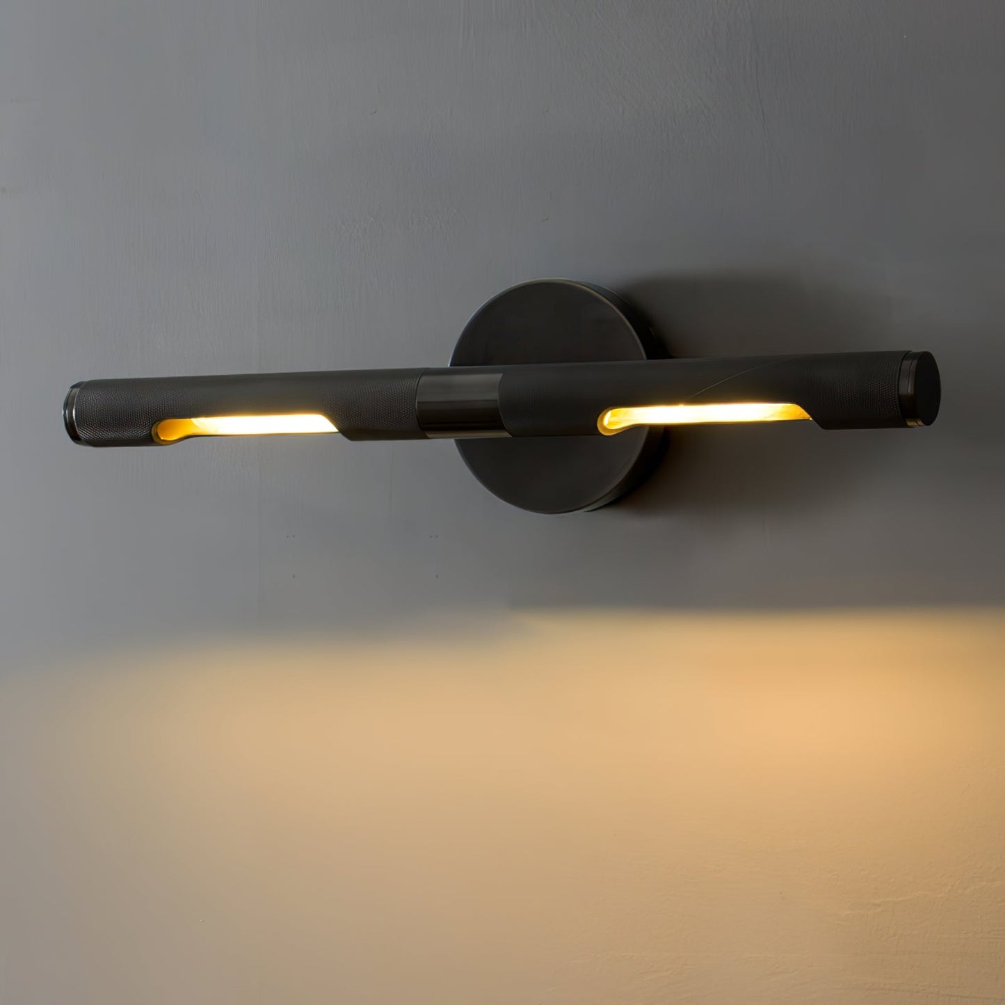 Émile Anvers Picture Wall Lamp with Brass Finish