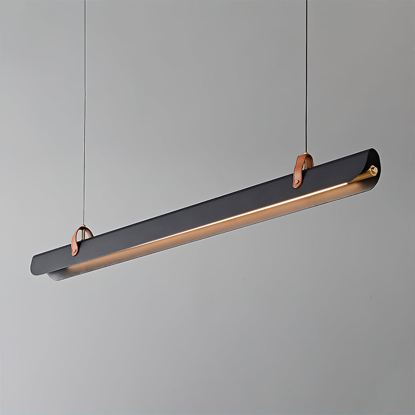 Étienne LED-Linearlampe mit Lederriemen und Metallrahmen