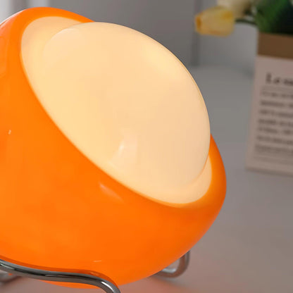 Margaux Bauhaus Dome Tischleuchte mit gebogenem Metallsockel