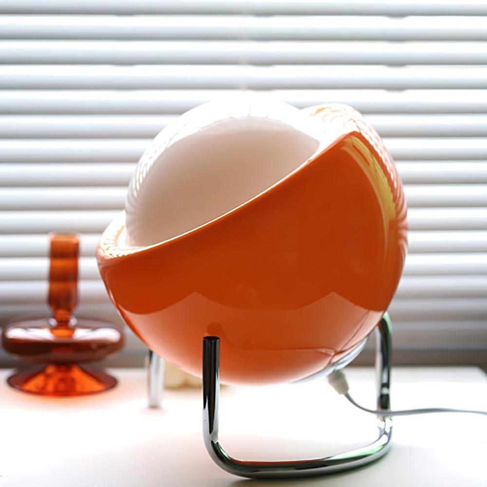 Margaux Bauhaus Dome Tischleuchte mit gebogenem Metallsockel