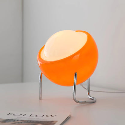 Margaux Bauhaus Dome Tischleuchte mit gebogenem Metallsockel