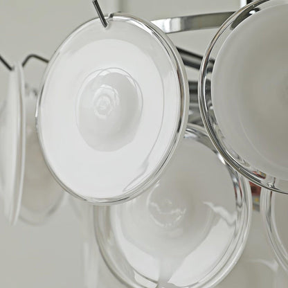 Delphine Glas-Scheiben-Kronleuchter, weiße geschichtete Schirme mit Metallrahmen