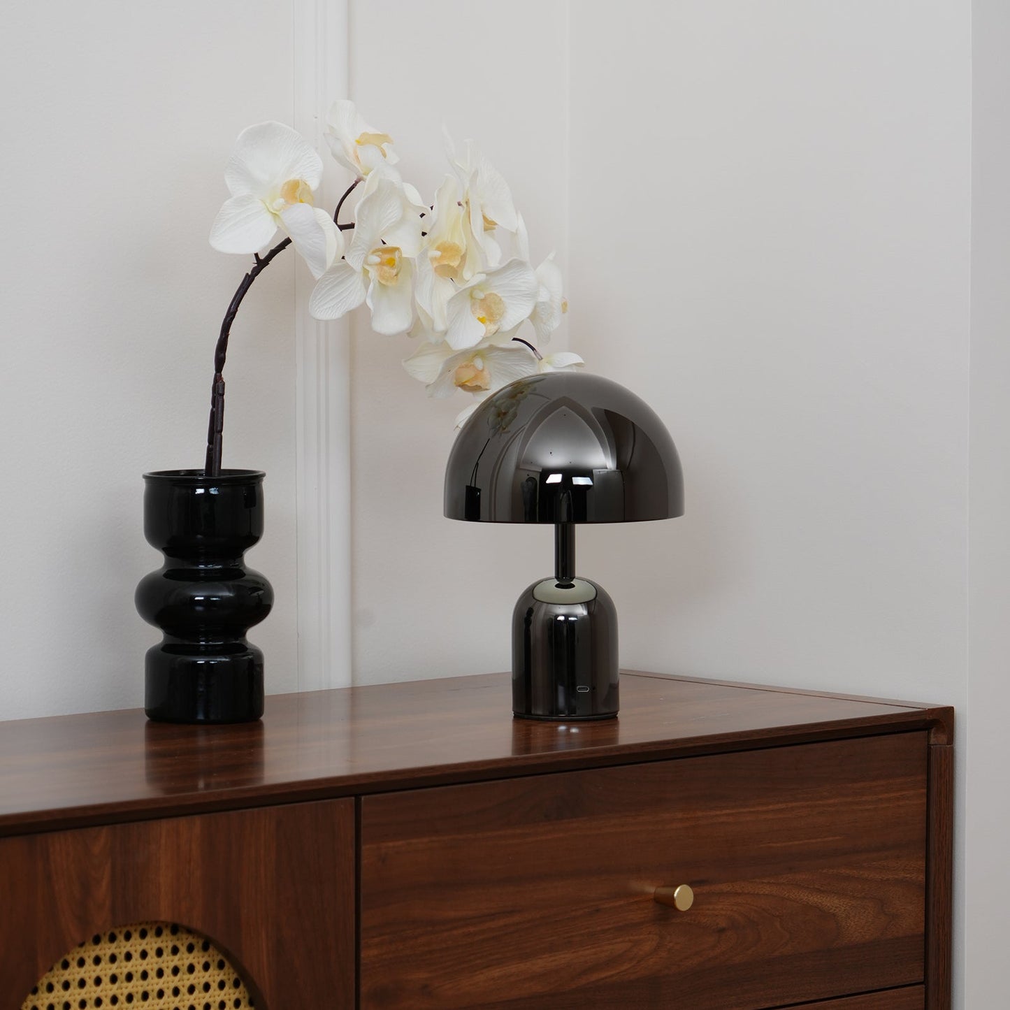 Émilie Portable Glossy LED Table Lamp with Modern Curves