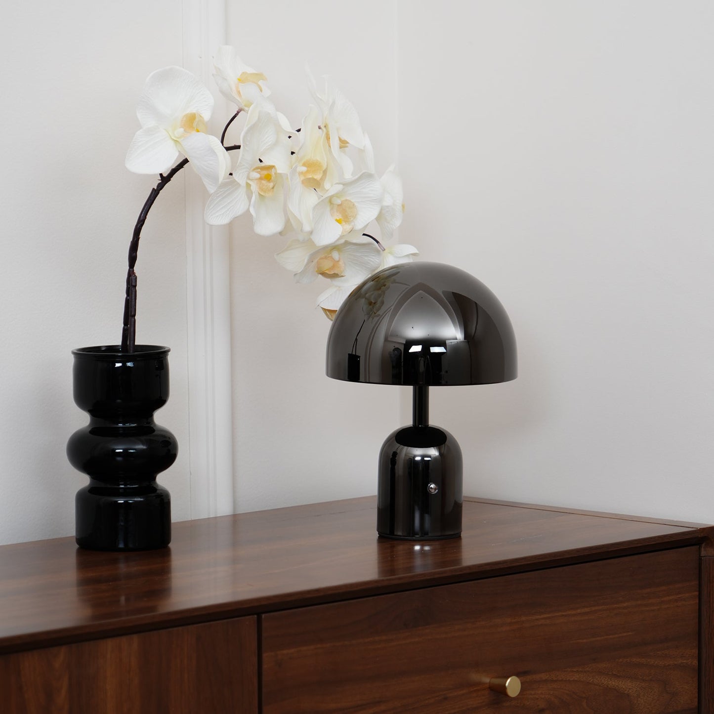 Émilie Portable Glossy LED Table Lamp with Modern Curves
