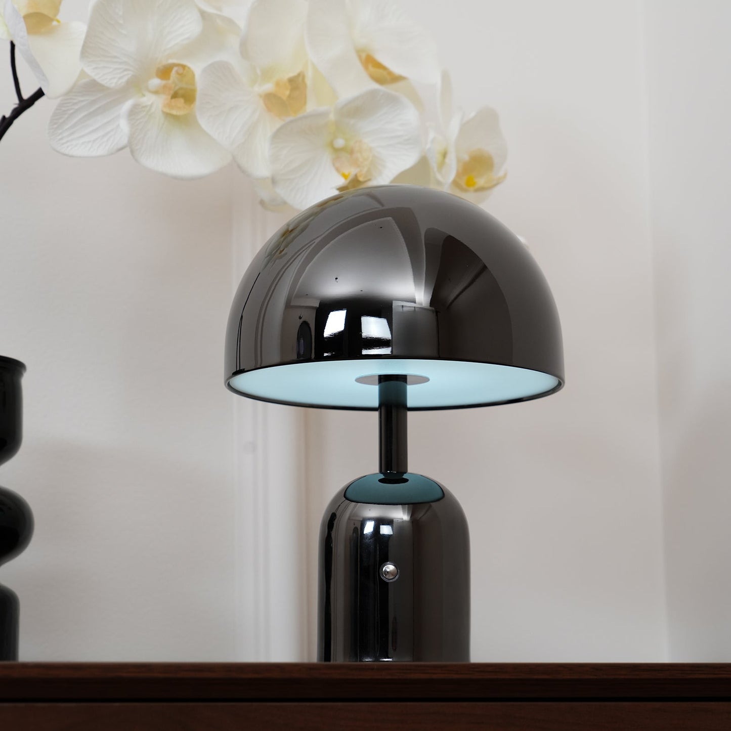 Émilie Portable Glossy LED Table Lamp with Modern Curves