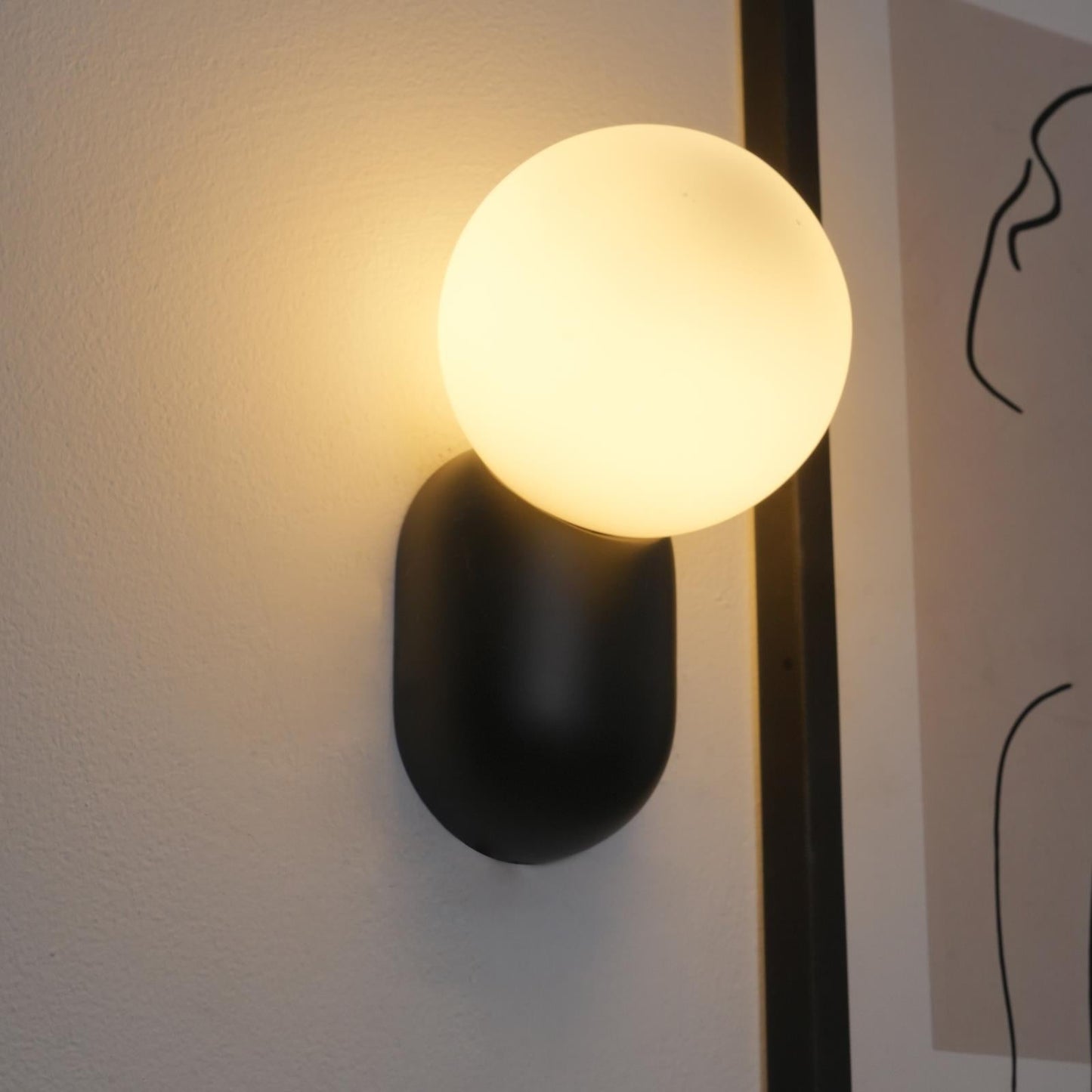 Aurélie Cantilever Wandleuchte Kunstharz und Glas Dekorative Beleuchtung