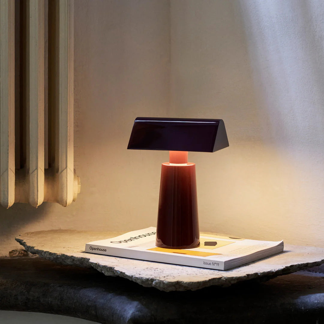 Camélia Modern Caret LED-Tischleuchte mit geometrischem Design