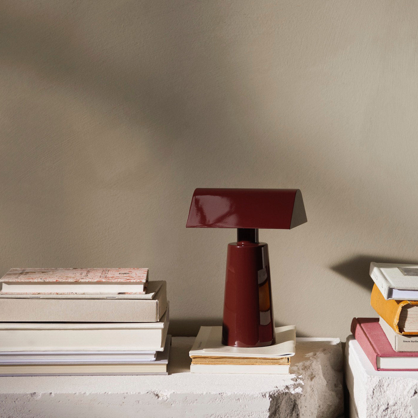 Camélia Modern Caret LED-Tischleuchte mit geometrischem Design
