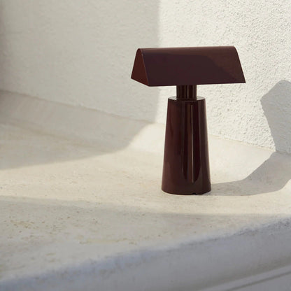 Camélia Modern Caret LED-Tischleuchte mit geometrischem Design