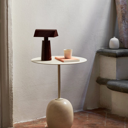 Camélia Modern Caret LED-Tischleuchte mit geometrischem Design