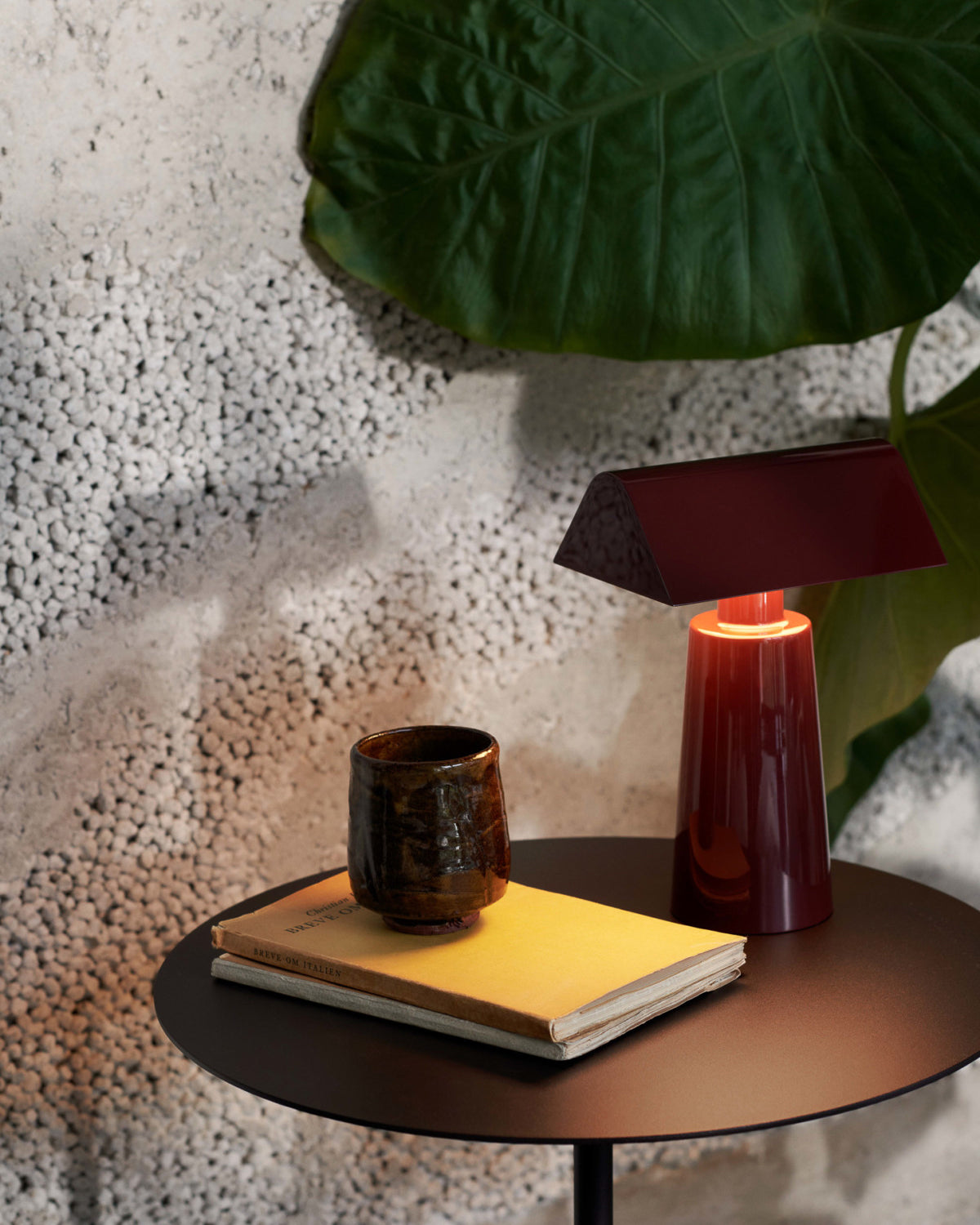 Camélia Modern Caret LED-Tischleuchte mit geometrischem Design