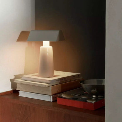 Camélia Modern Caret LED-Tischleuchte mit geometrischem Design