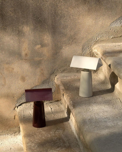 Camélia Modern Caret LED-Tischleuchte mit geometrischem Design