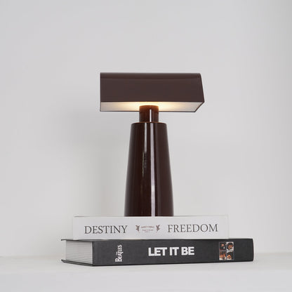Camélia Modern Caret LED-Tischleuchte mit geometrischem Design